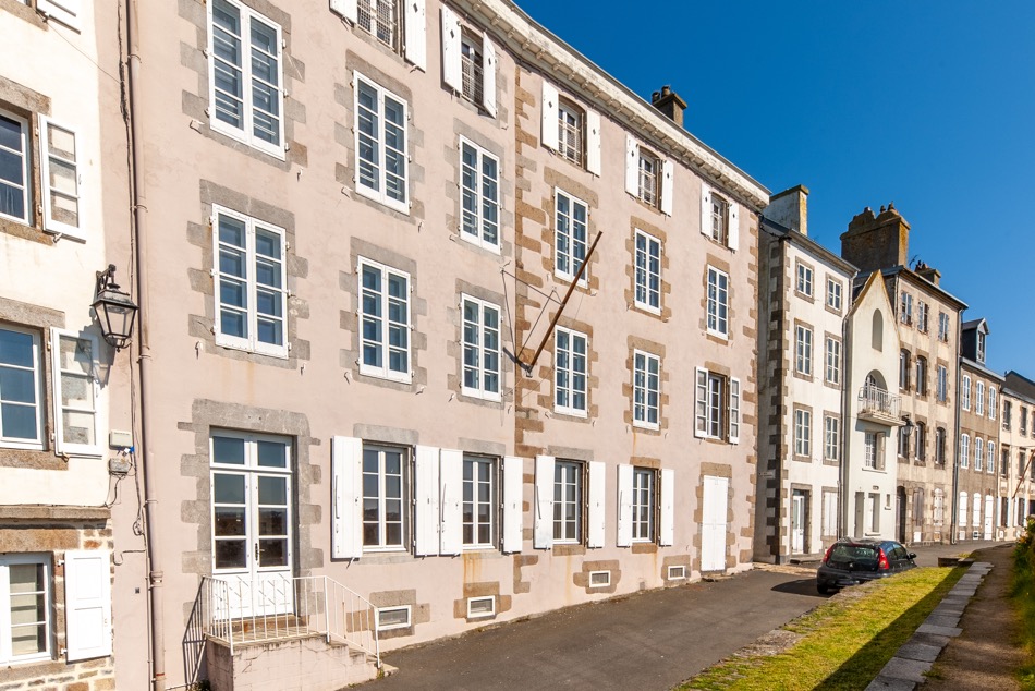 Façade de la demeure corsaire côté rue Notre-Dame, Haute-Ville de Granville