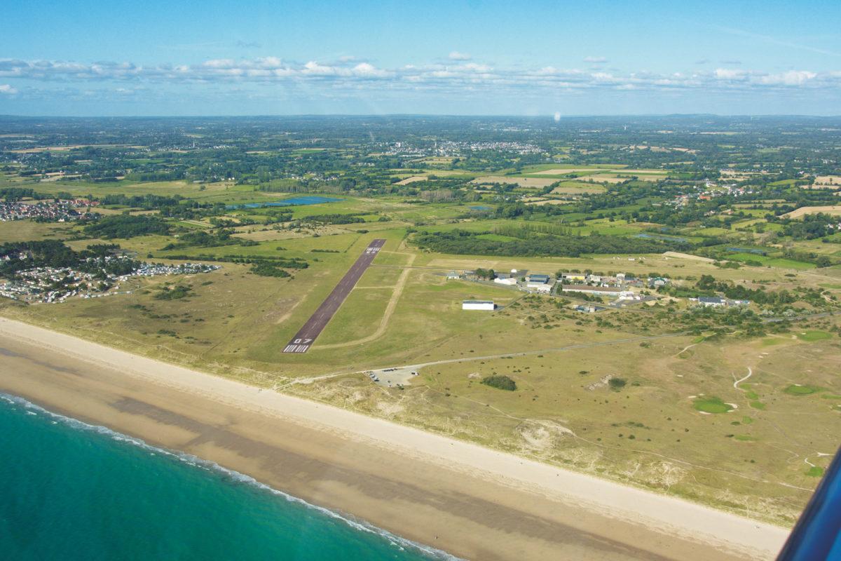 Aérodrome de Granville-Bréville, piste vue du ciel