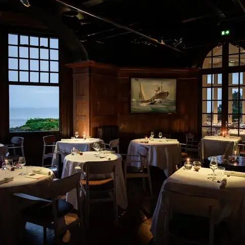 Cancale, table gastronomique et huîtres de la baie